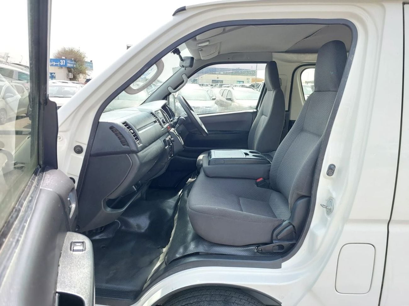 تويوتا هاياس (RAMADAN OFFER) TOYOTA HIACE VAN RHD 2018 MODEL 2.8 L DIESEL AUTOMATIC(PM08223)