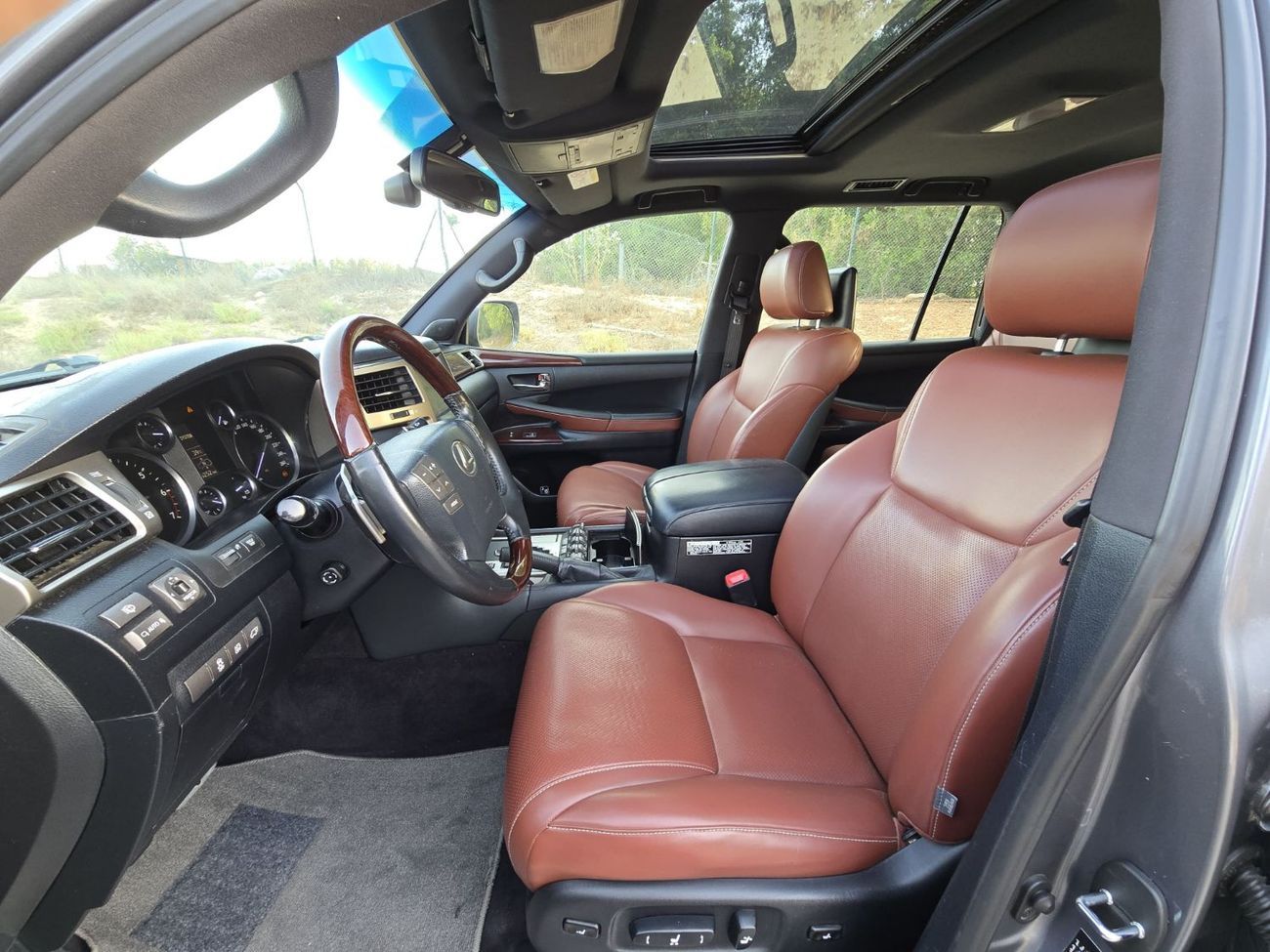 لكزس LX 570 Platinum 5.7L LEXUS LX-570 2014 GCC // FULL OPITION // PERFECT CONDITION