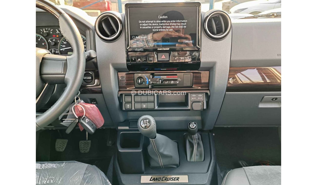 Toyota Land Cruiser 70 4.5L,V8,VDJ76,5DOOR,DIFF LOCK,WINCH,LEATHER SEATS,COOLER BOX,16'' AW,MT,NEW SHAPE,2024 ( FOR EXPORT)