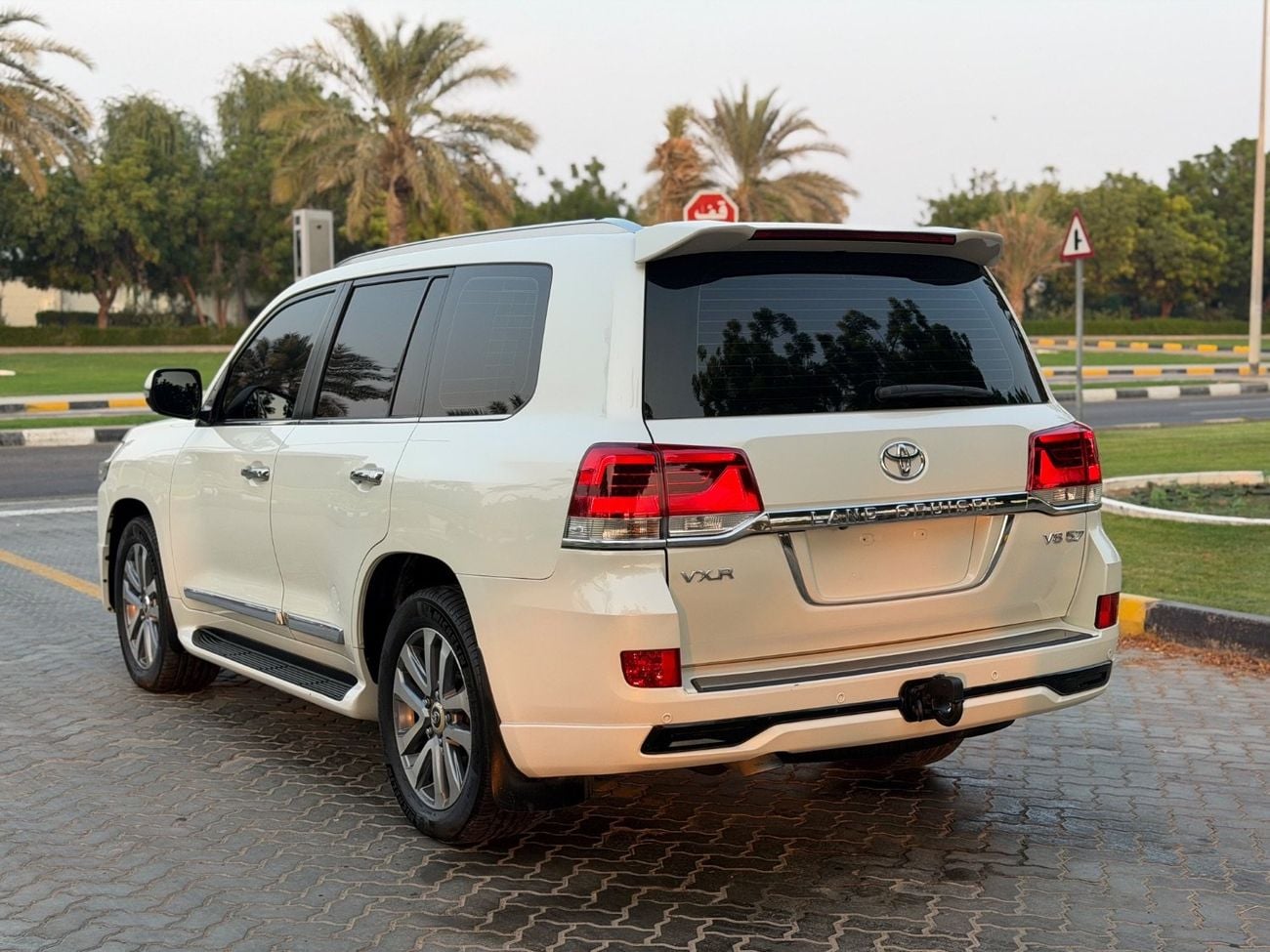 Toyota Land Cruiser VXR 5.7
