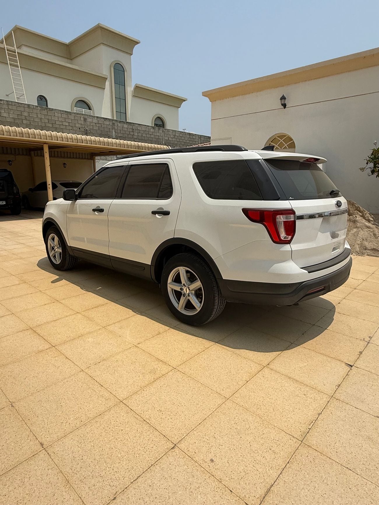 Ford Explorer BASE