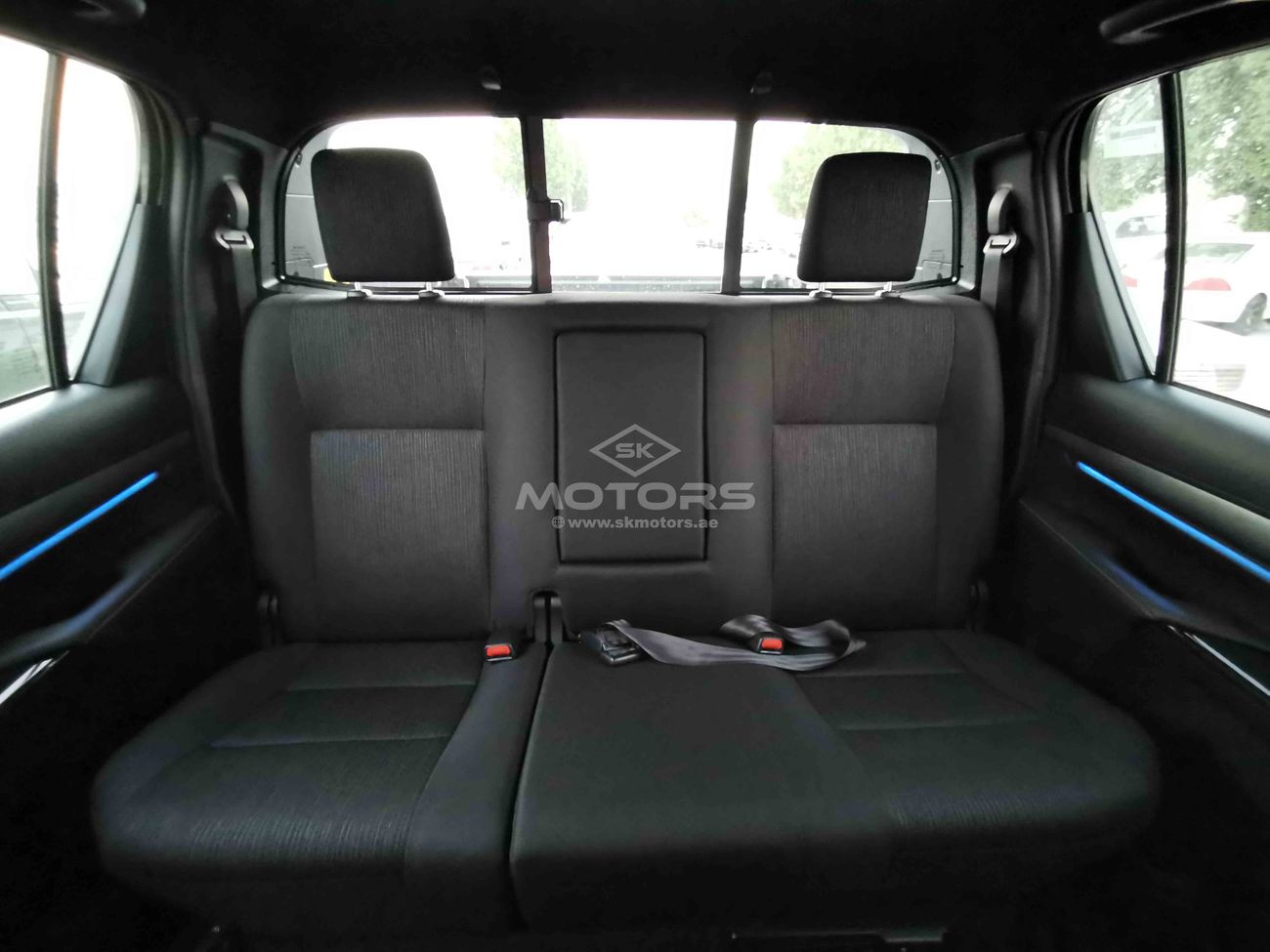 Toyota Hilux 2.8L DIESEL, 18" ALLOY RIMS, 4WD, REAR CAMERA, CONSOLE BOX (CODE # THDC01)