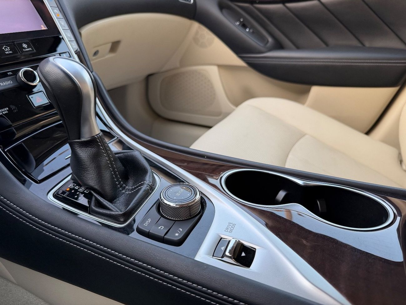 Infiniti Q50 Premium 3.7L