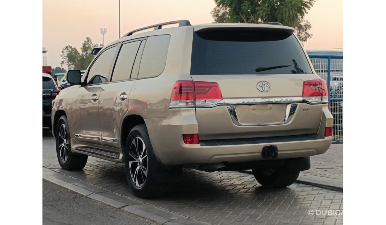 Toyota Land Cruiser VXR / V8 / 5.7L, SUNROOF / FULL OPTION / 20 SHP (LOT # 2540)