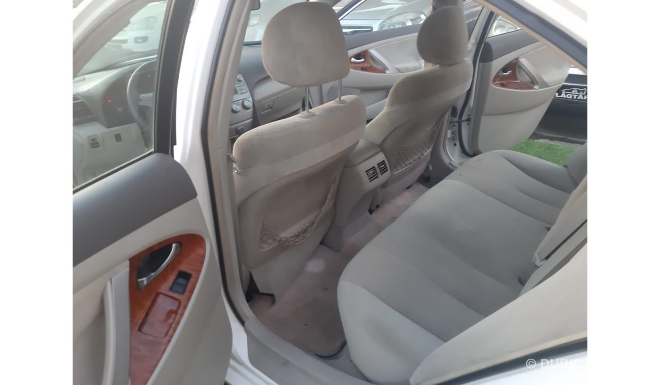 Toyota Camry GCC - number one - sensors - wood - alloy wheels - cruise control - perfect condition