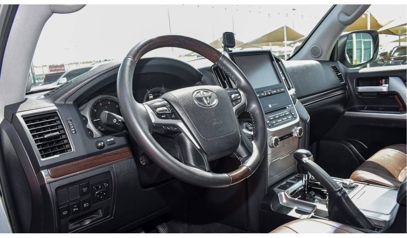 Toyota Land Cruiser VXR V8