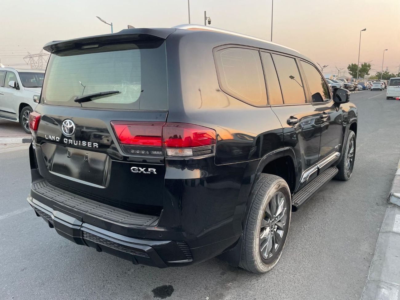 تويوتا لاند كروزر Toyota landcruise 2024 Model GXR 4.0L colour Black Transmission Automatic Interior Beige 7seats leat