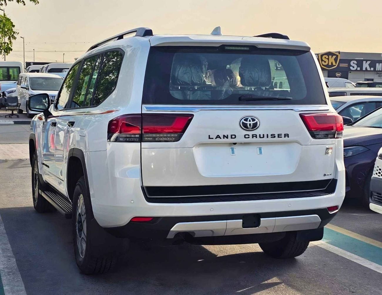 تويوتا لاند كروزر GR SPORT HYBRID | HIGH OPTION | 3.5L PETROL V6 /RADAR/REAR ENTERTAINMENT DVD/COOL BOX (CODE#LC3HGR)