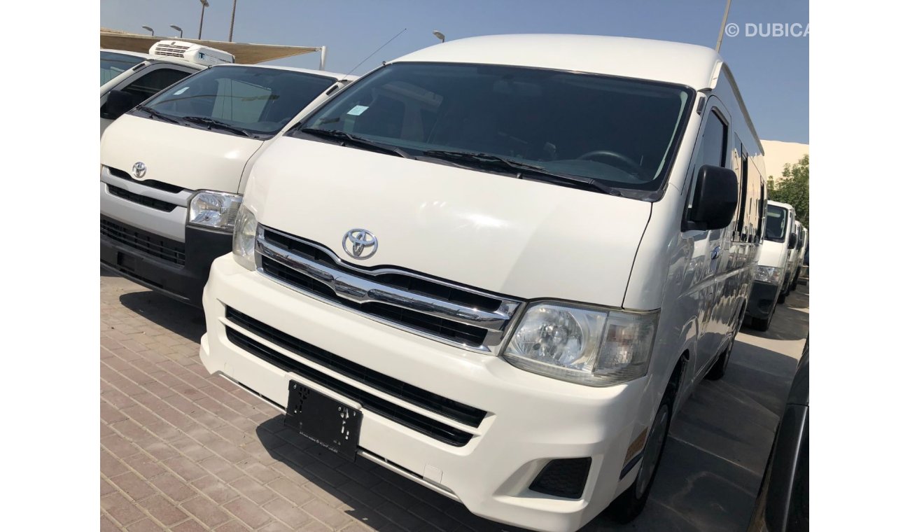 تويوتا هاياس Toyota Hiace Highroof Bus 15 seater, A/T, model:2012. Only done 99000 km