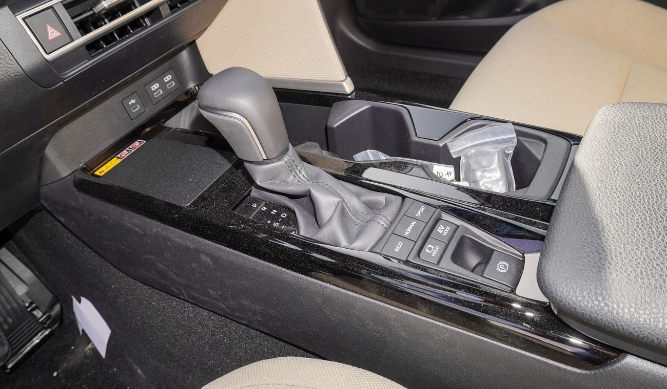 Toyota Camry LE  HEV 2.5L Hybrid