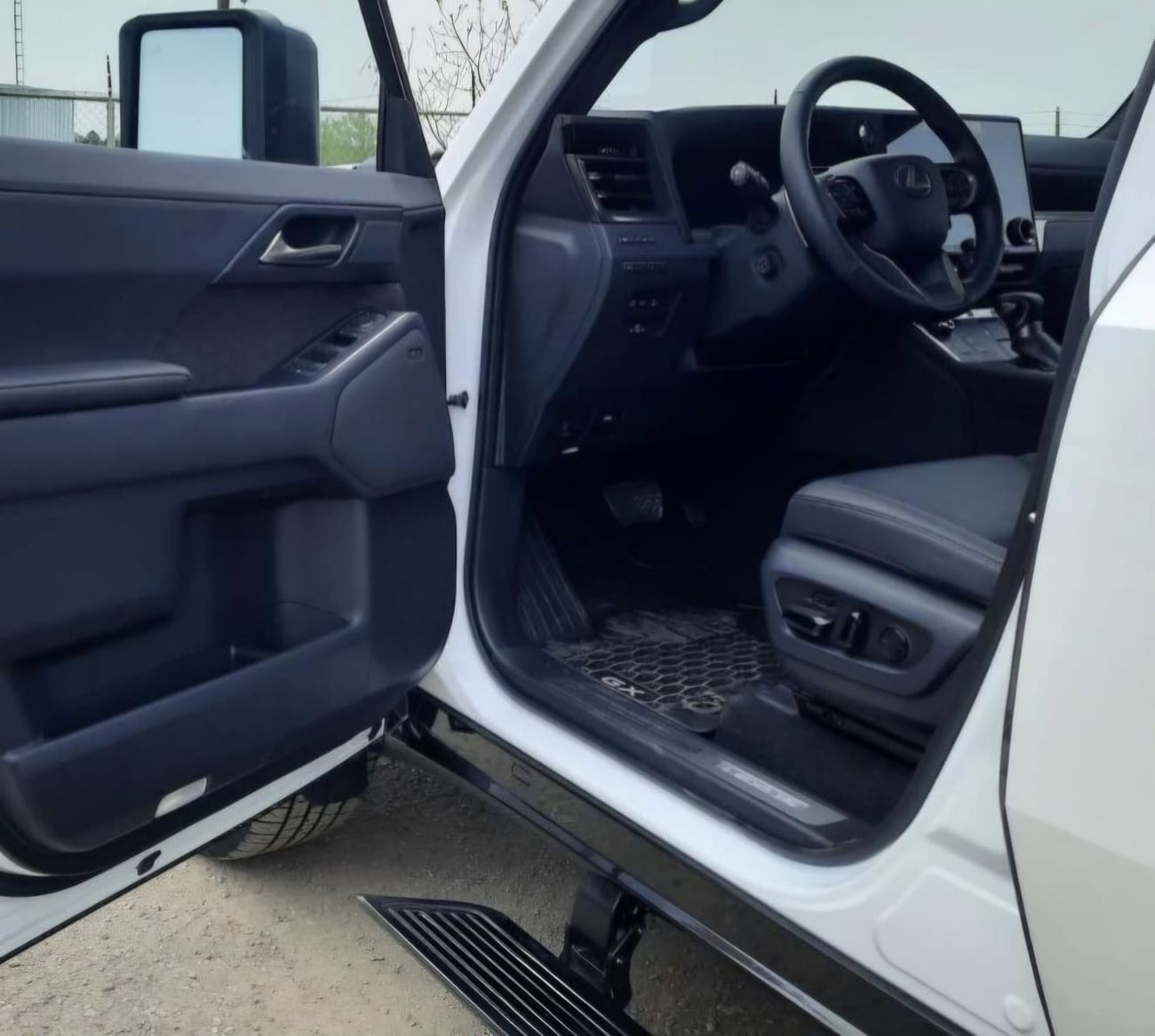 Lexus GX550 Executive Full Options 6seaters