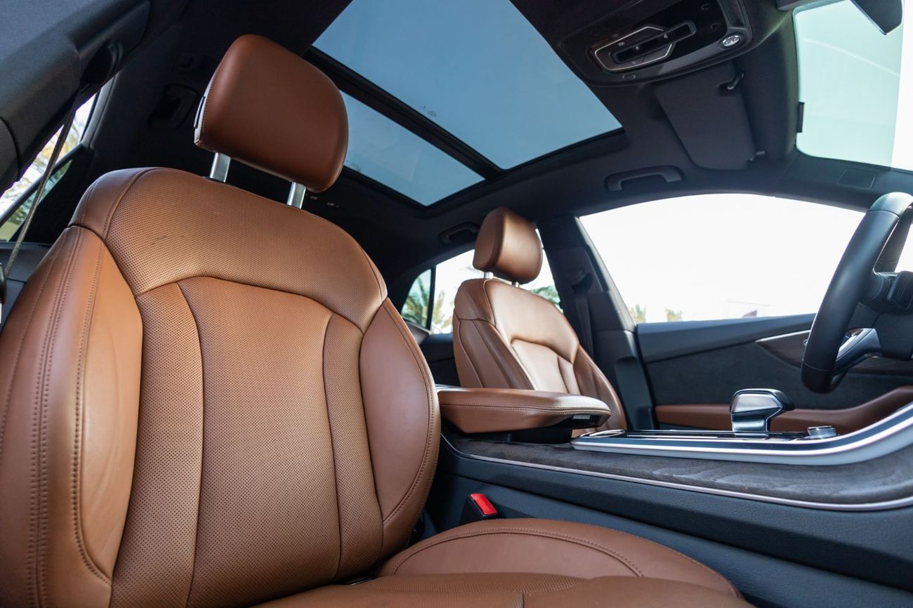 Audi Q8 55 TFSI quattro S-Line 3.0L (340 HP) Audi Q8 55TFSI Quattro S-Line 2019 GCC under Warranty with Flex