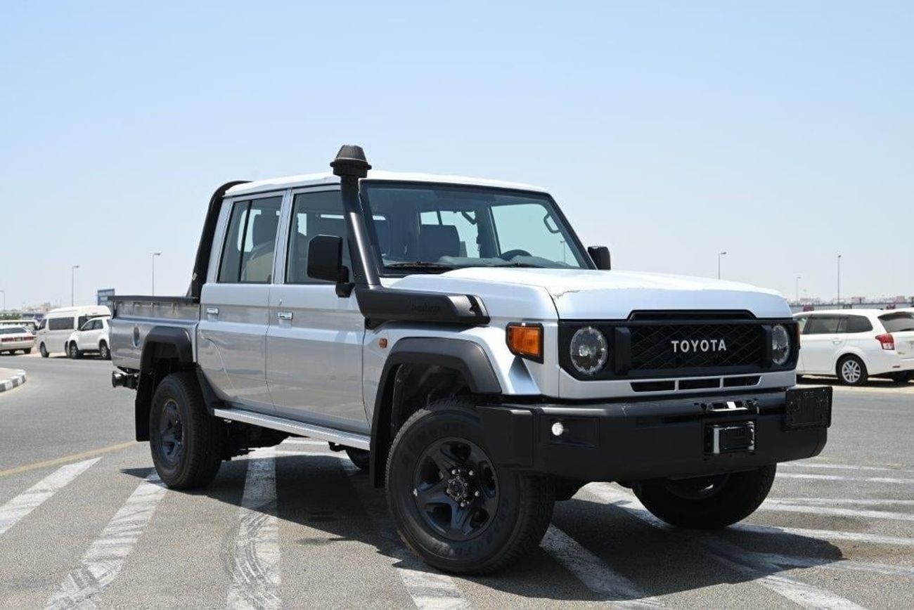 Toyota Land Cruiser Pick Up Double Cab V8 4.5L Diesel MT with Front / Rear Diff Lock, Black Wheels, Winch