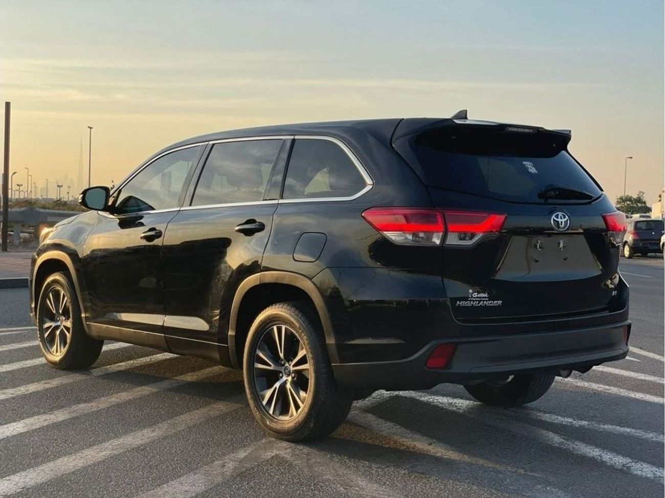تويوتا هايلاندر 2019 Toyota Highlander LE+ 3.5L V6 MidOption 7 Leather Seats - Electric Seat & Trunk Auto