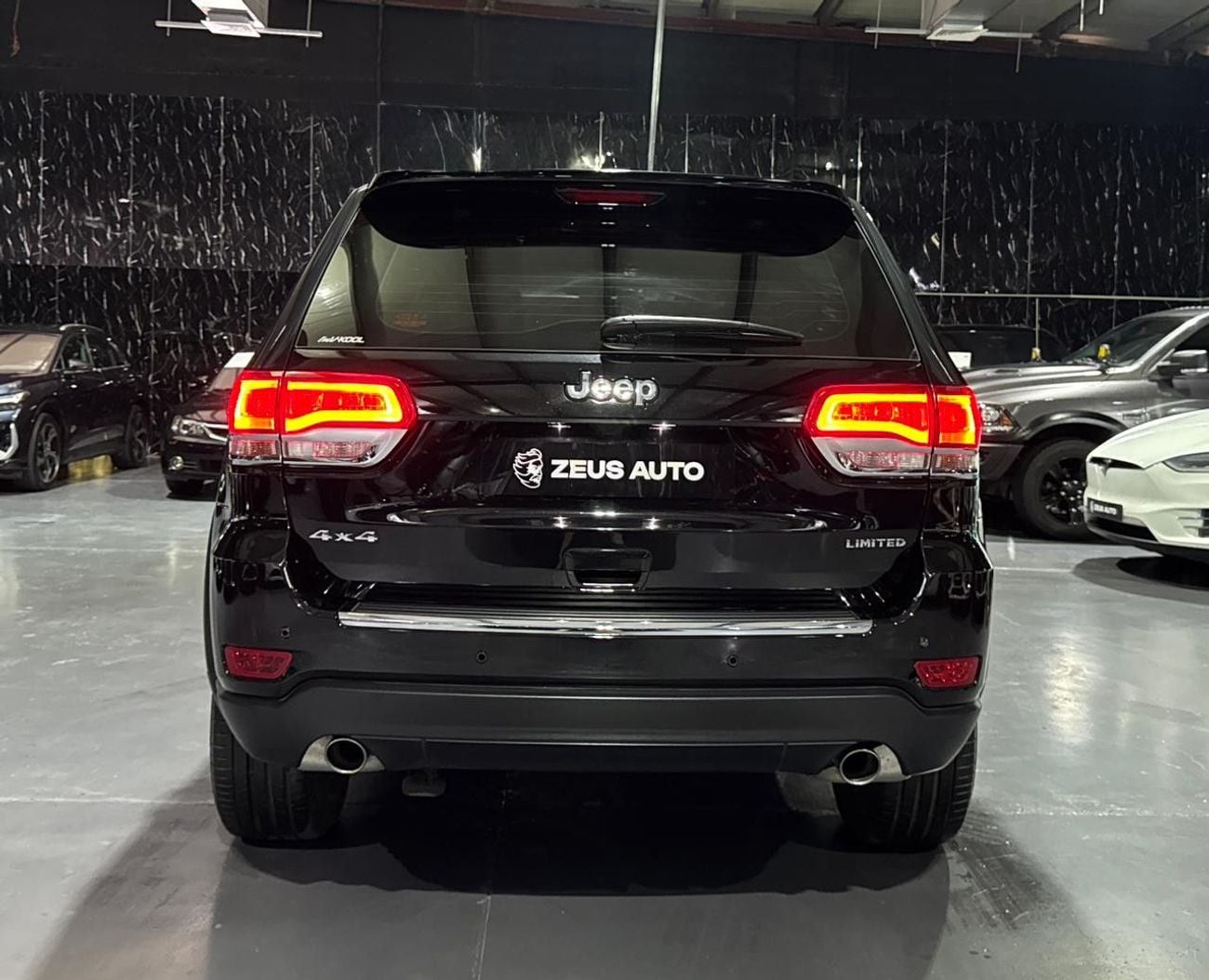 جيب جراند شيروكي Jeep Grand Cherokee | 4x4 Limited | Low mileage | Gcc