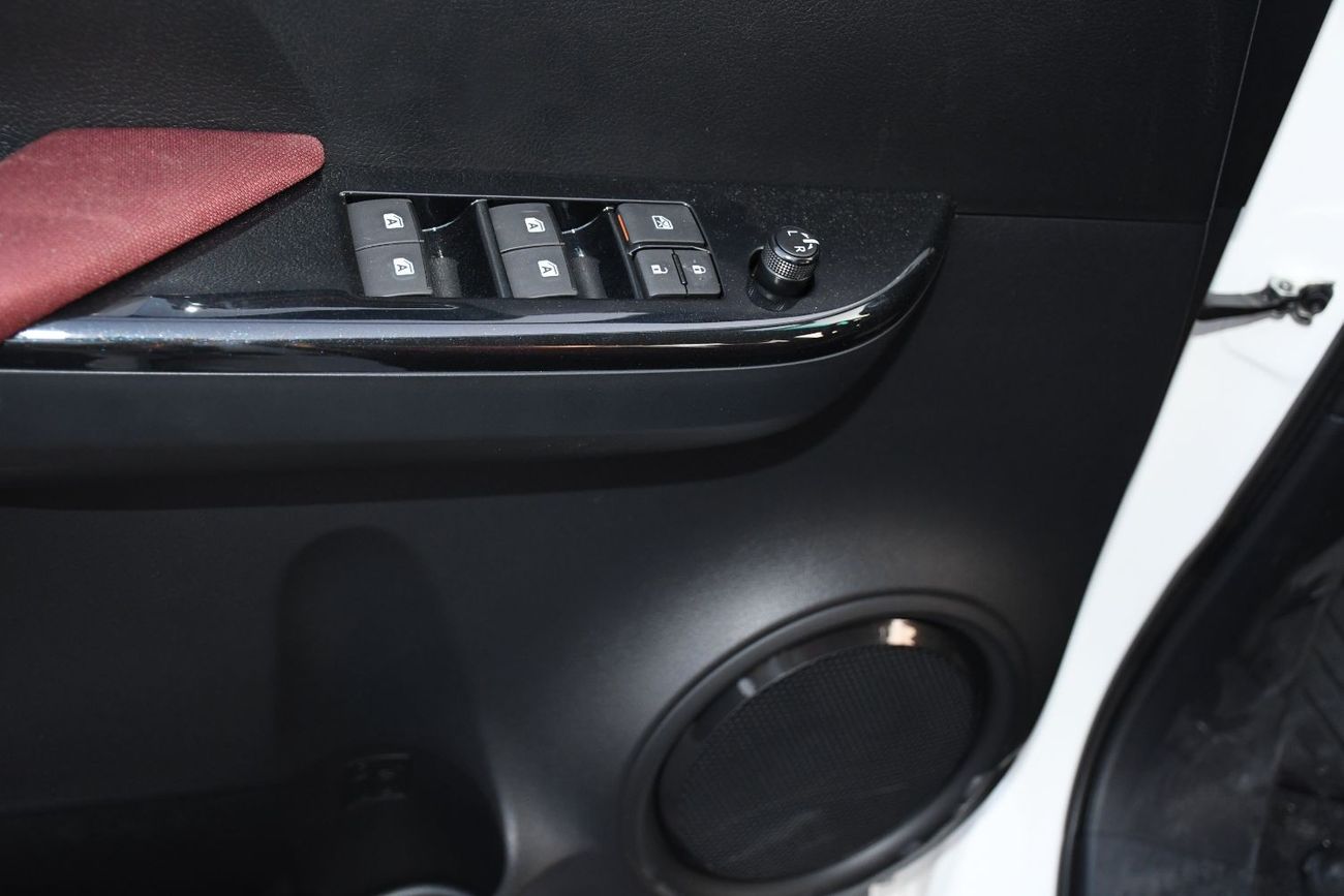 Toyota Hilux Hilux 2.7L V4 Petrol Automatic ( Oman Spec ) Full Option