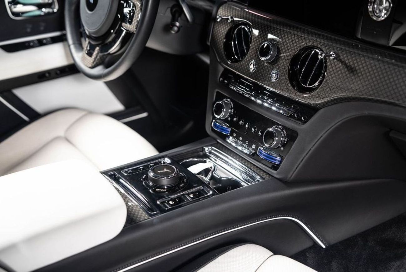 رولز رويس جوست 2022-ROLLS ROYCE GHOST BLACK BADGE-GCC -FULL AGMC HISTORY-SERVICE CONTRACT AND WARRANTY TILL JAN2026