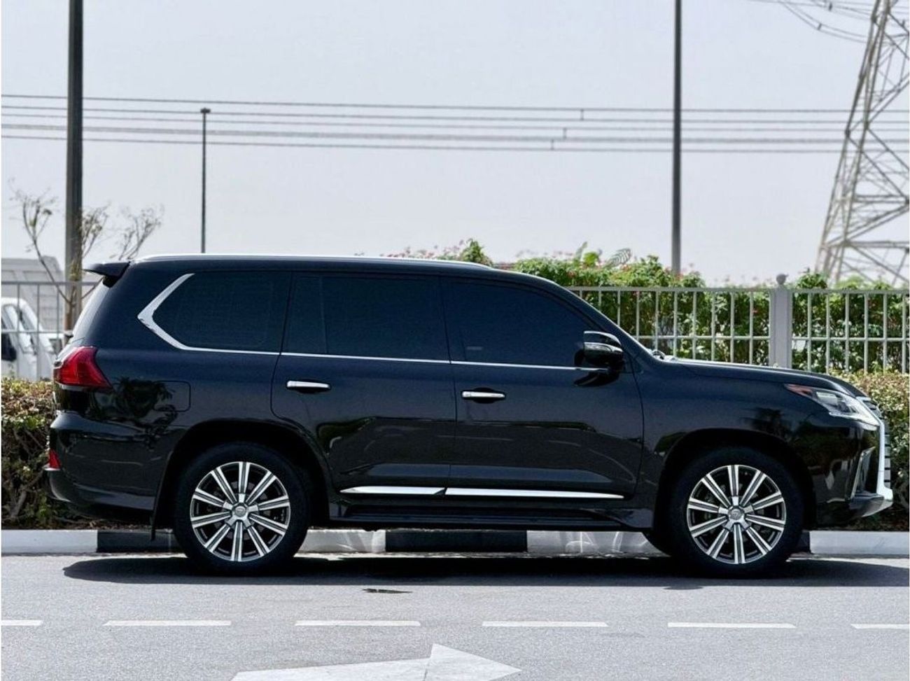 لكزس LX 570 LEXUS LX570 GCC SPECS YEAR 2017 FULL SERVICE HISTORY