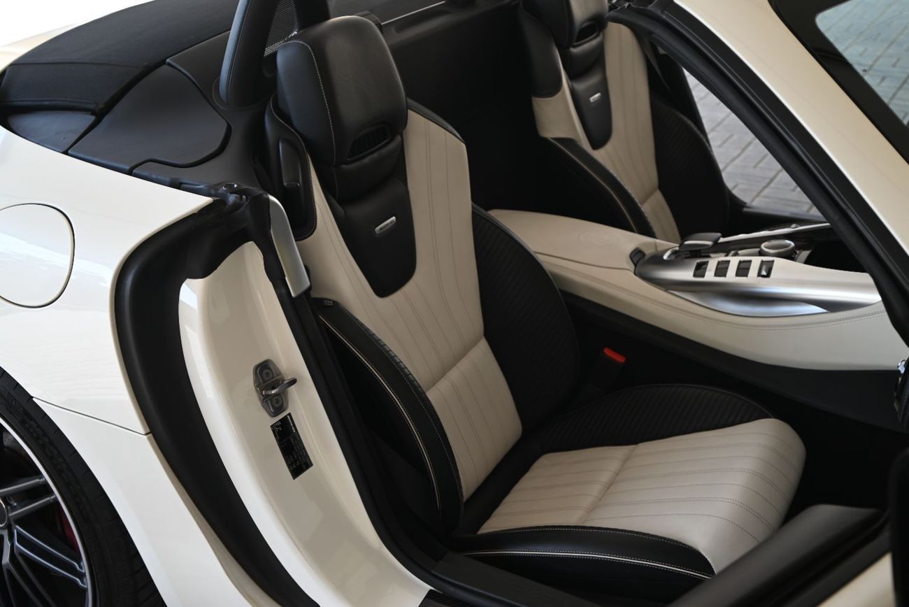 Mercedes-Benz AMG GT EMI 5999 AED - MERCEDES AMG GT 2020 - CONVERTIBLE ROOF  - V8 - LOW MILLAGE - WELL MAINTAINED