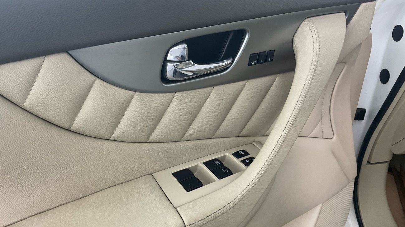 Infiniti QX70 Luxury / Luxe Sensory | upto AED 20,000 Ramadan Discount | Guaranteed Warranty | 0 Down Payment