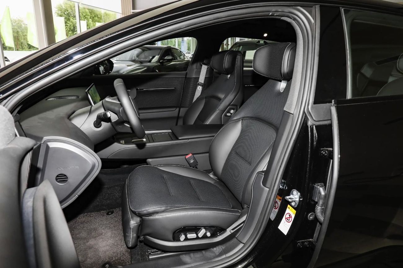 Avatr 12 Modified Max rear-wheel drive extended-range version