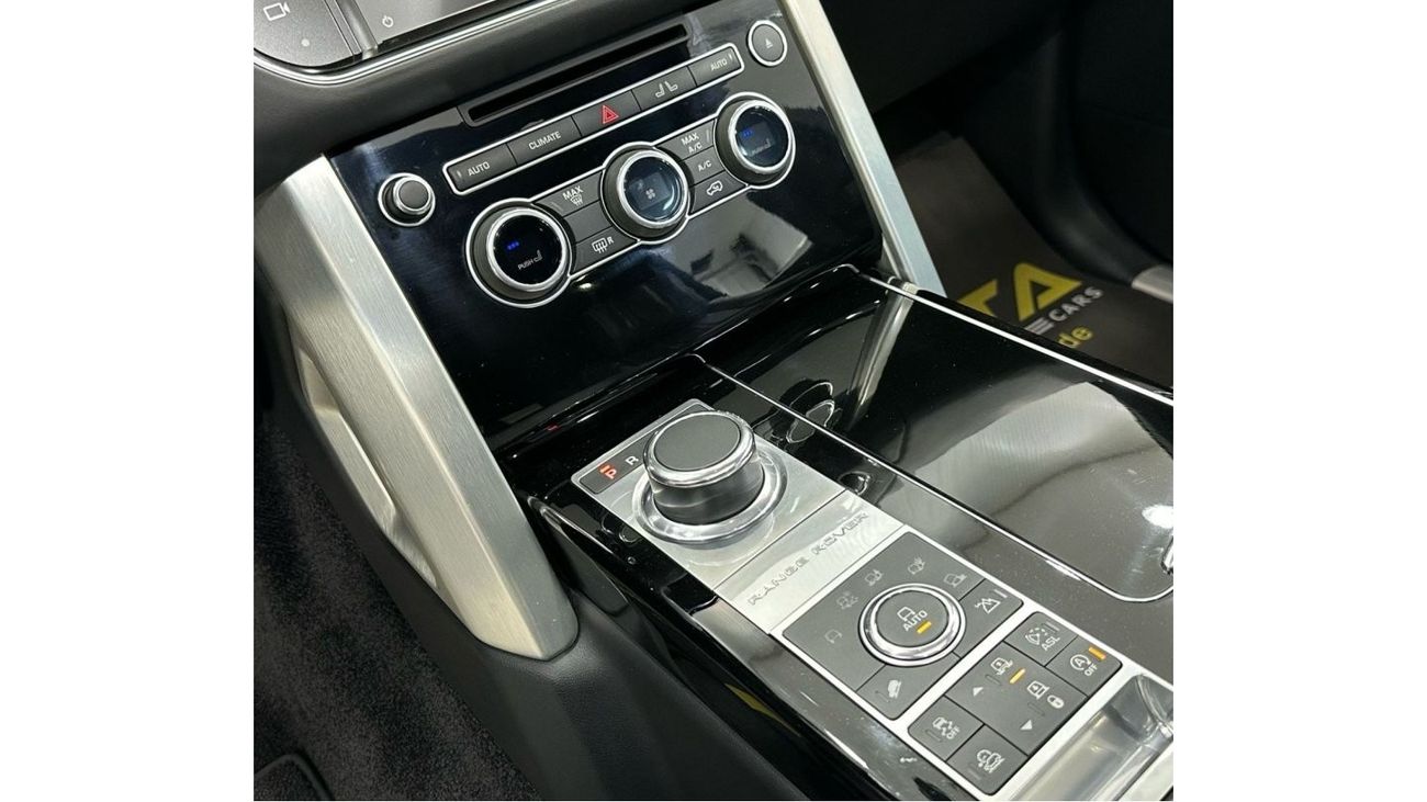 Land Rover Range Rover 2016 Range Rover Vogue SE Supercharged, Full Range Rover Service History, Full Options, GCC
