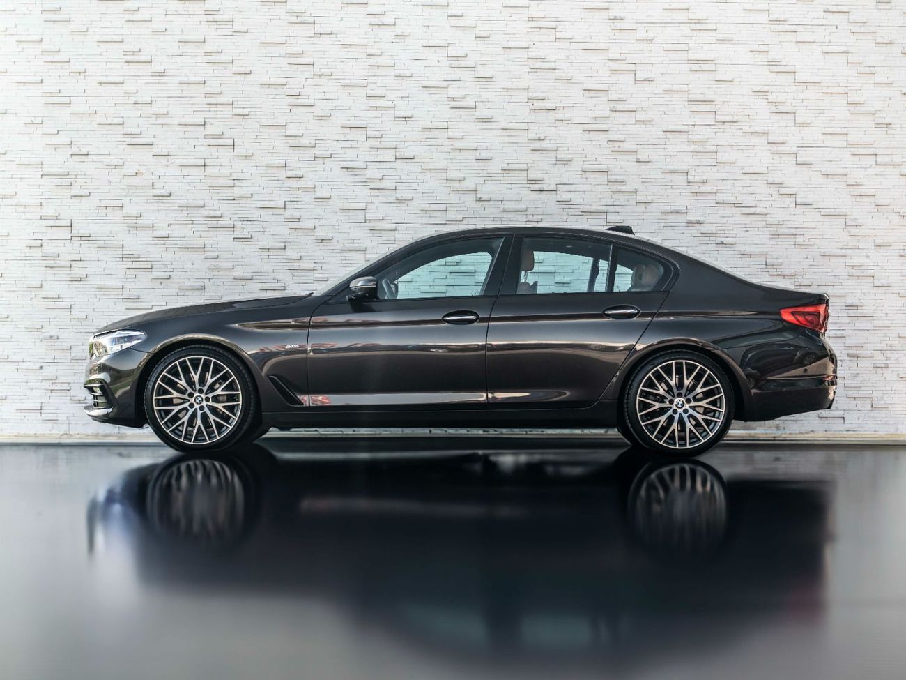 بي أم دبليو 530i Exclusive Luxury 2.0L