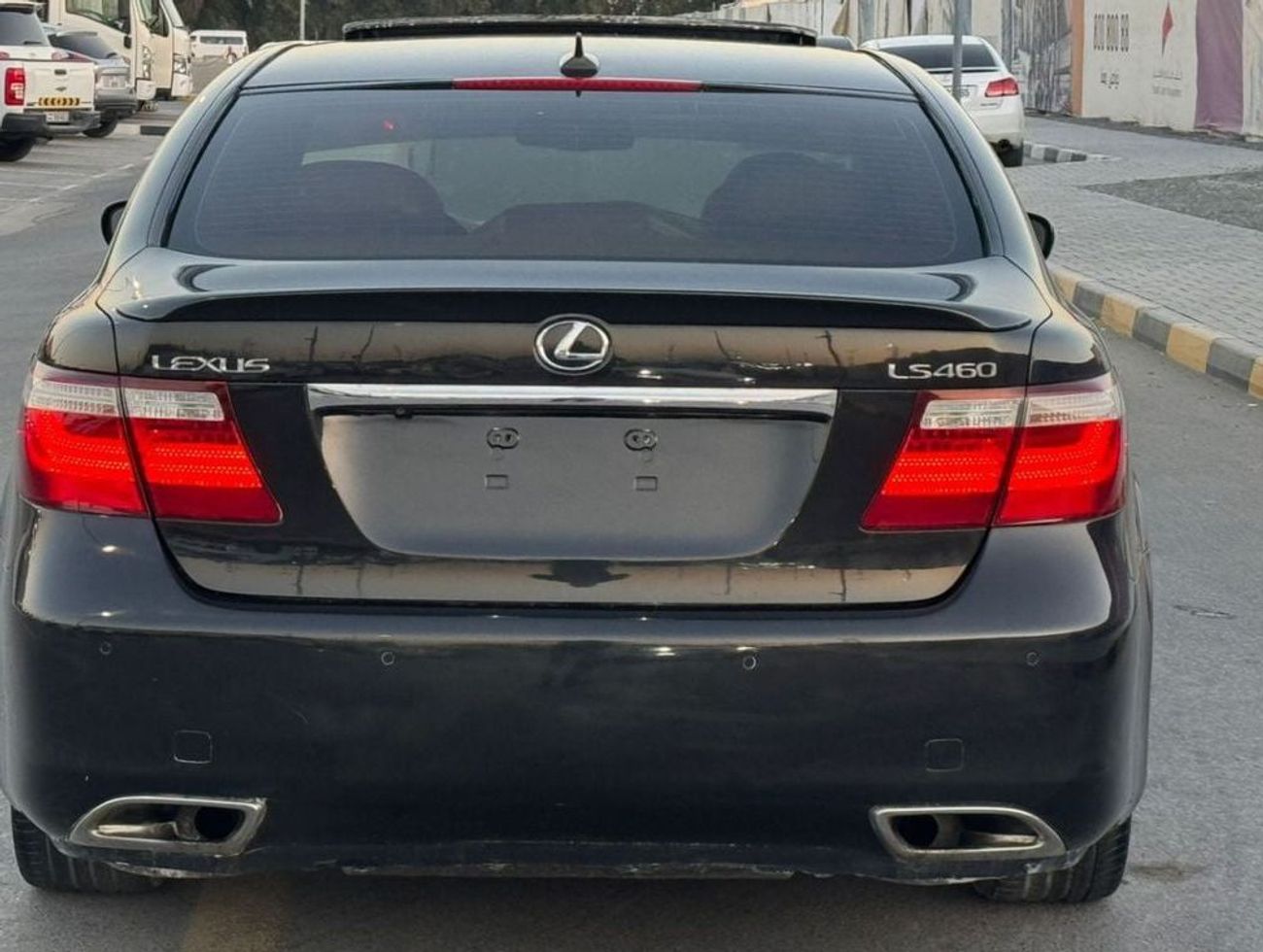 لكزس LS 460 In excellent condition and requires no expense