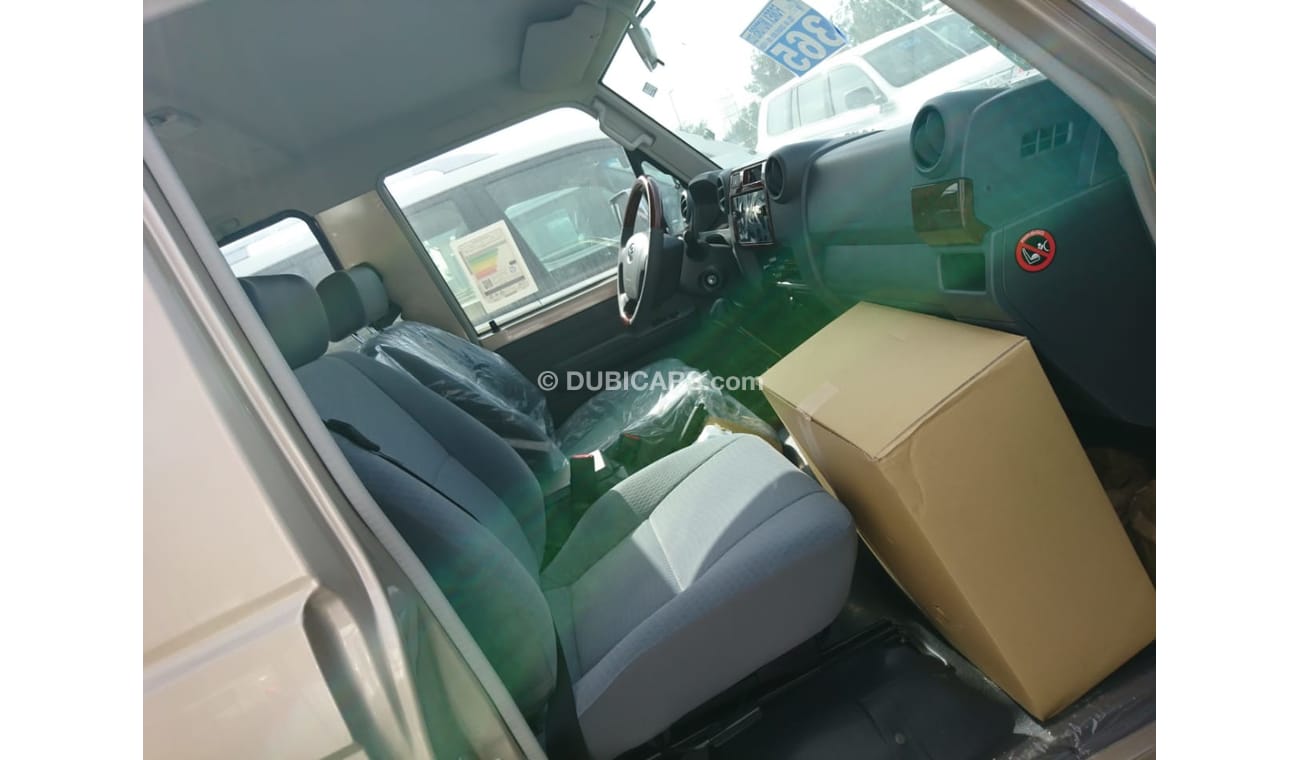 Toyota Land Cruiser 71 4.0L SHORT WHEEL BASE