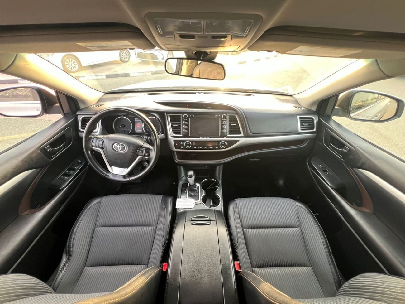 Toyota Highlander LE (NON GCC) 2017 Toyota Highlander - MidOption - 3.5L V6 - Full 7 Seater - Trunk Auto