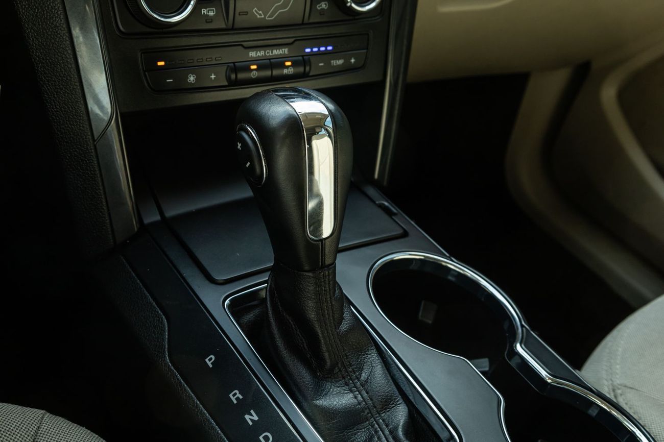 Ford Explorer Std 3.5L 4WD