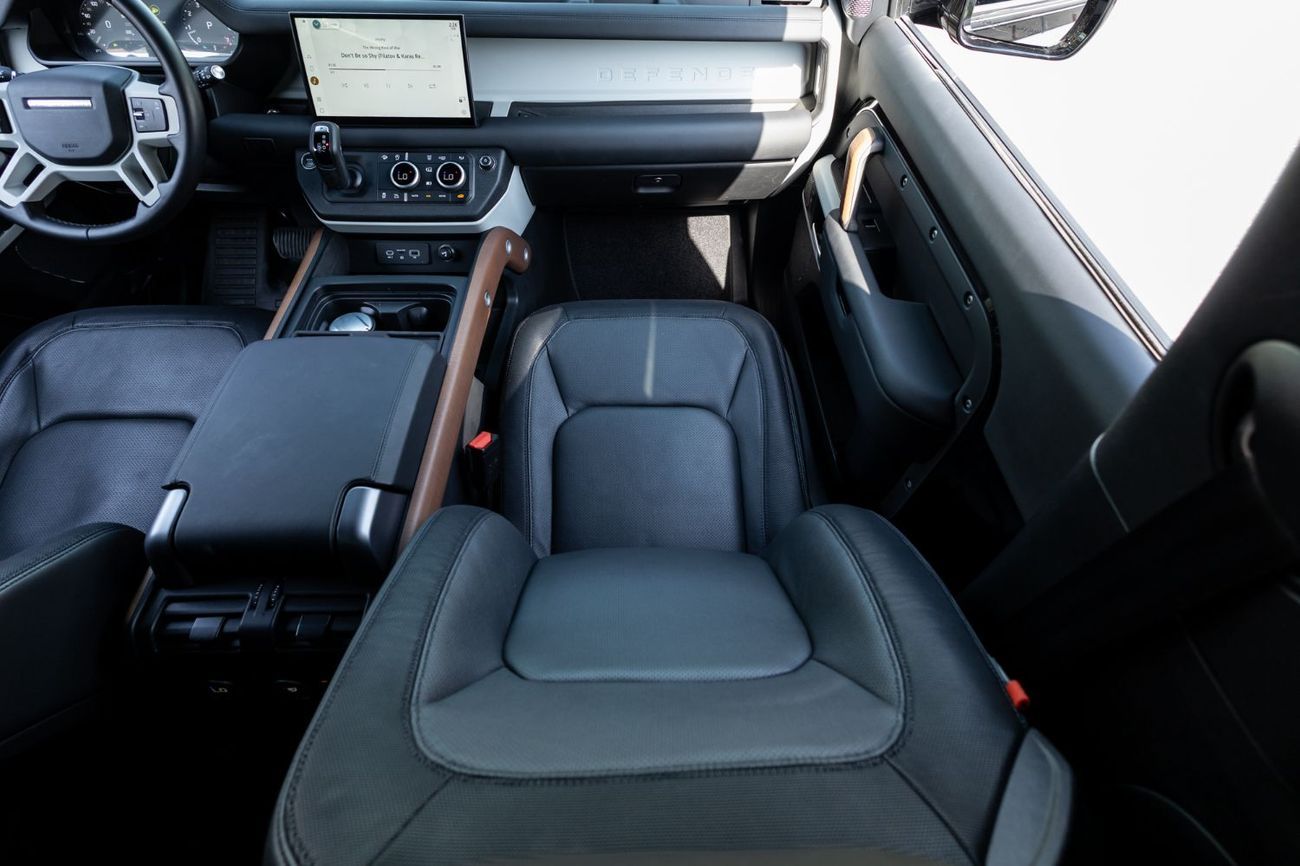 لاند روفر ديفندر P300 90 X-Dynamic SE 2.0L (5 Seater)