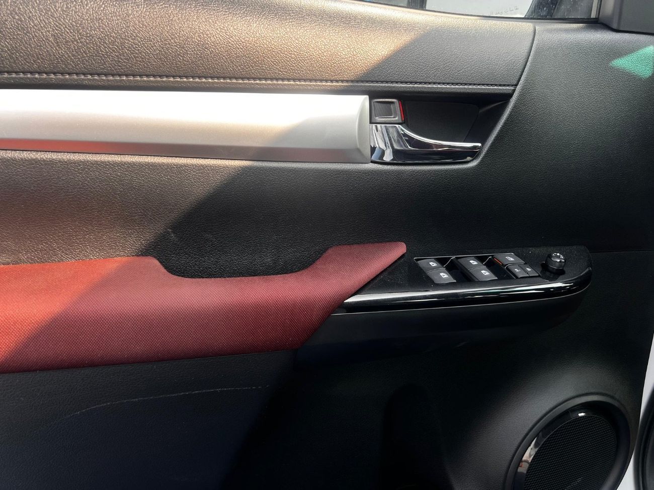 تويوتا هيلوكس تايوتا هايلوكس جي آر5  إس ار 2025٥