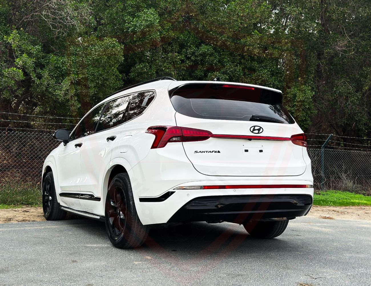 Hyundai Santa Fe Smart 2.4L Hyundai Santa Fe 2024 signature  , GCC , Accident-Free, in Excellent Condition — 1,521 AE