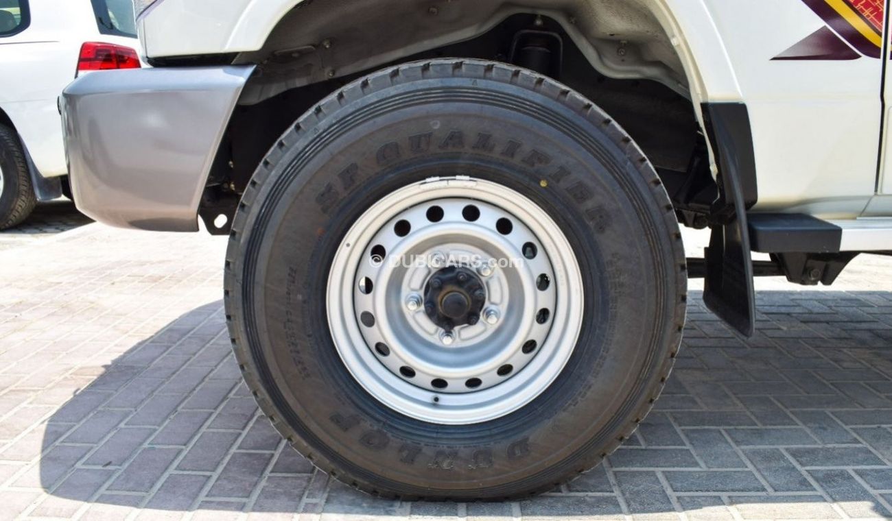 Toyota Land Cruiser Pick Up Toyota Land Cruiser Pick UpLX V6 4.0ltr,petrol winch, difflock, 4/4, power window, center lock, wood