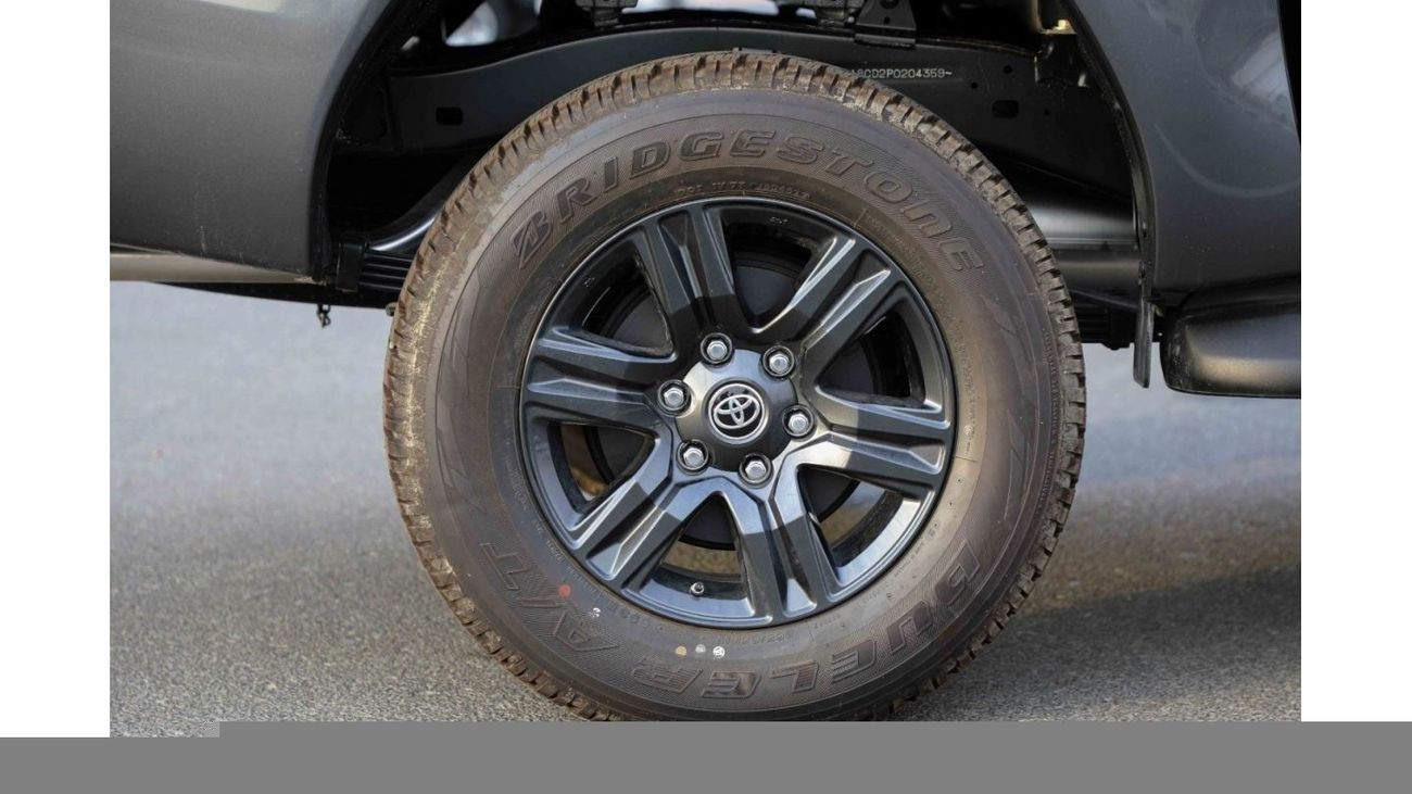 Toyota Hilux 2023 Toyota Hilux 4x4 DC 2.8 D AT SR5 - Grey inside Maroon | Export Only