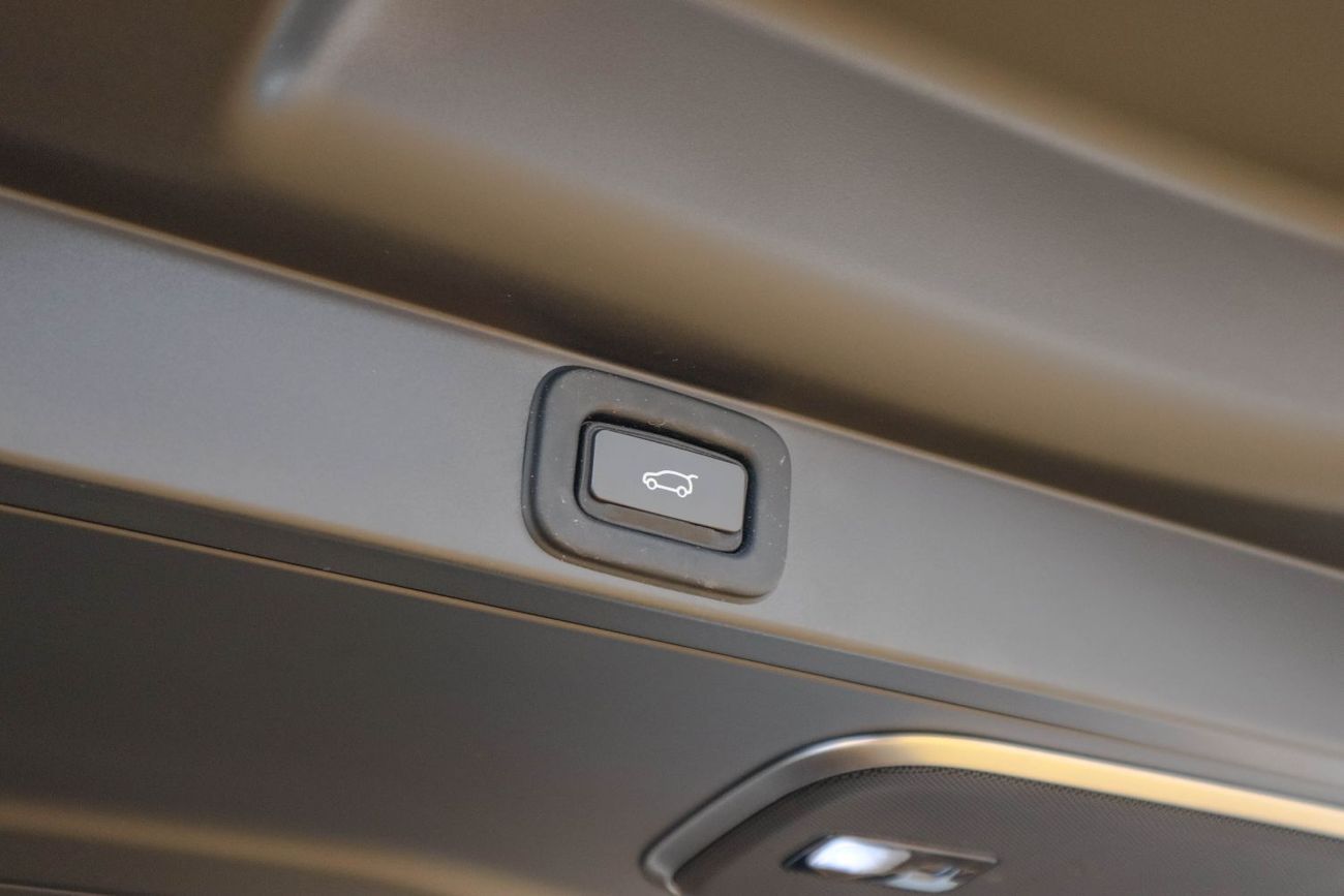 Land Rover Range Rover LWB Autobiography P400 3.0L LWB Autobiography P400 4.4L 2022 Land Rover Range Rover Autobiography 4.