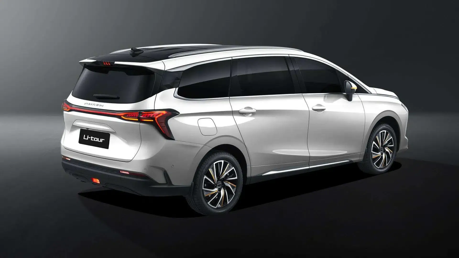 Forthing U Tour exterior - Rear Left Angled