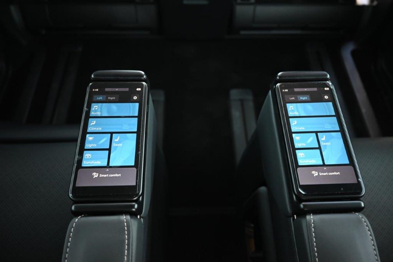 Toyota Alphard Hybrid 2.5L E-4WD 7-Seater AT