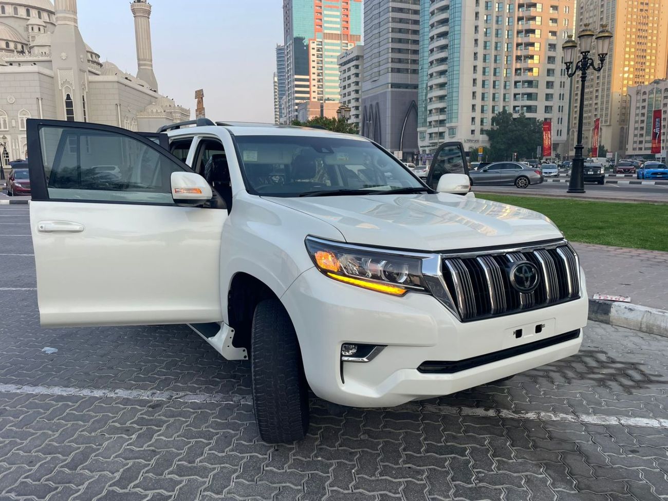 Toyota Prado Toyota prado 2022MODEL 2.8 Diesel engine Colour White push start Transmission Automatic Interior.Bla