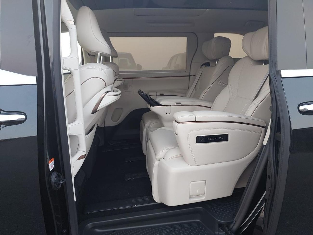 Lexus LM 350h Ready stock in dubai