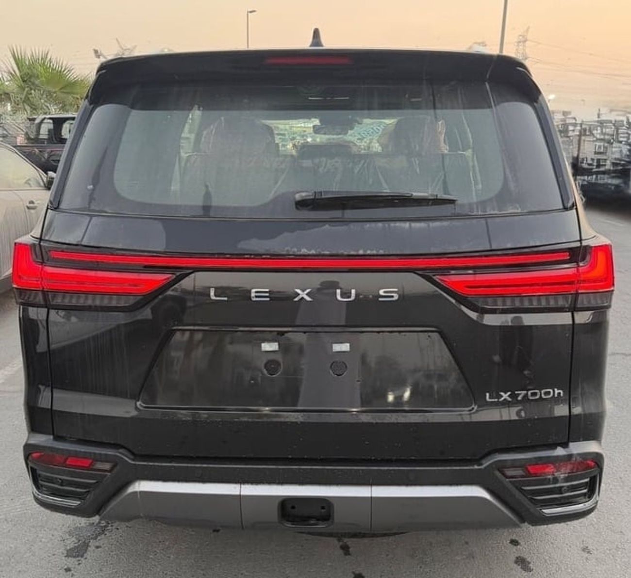 لكزس LX 700h 2025 Lexus LX700h Signature 3.5L AT Hybrid (with Auto park)