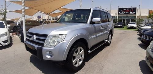 ميتسوبيشي باجيرو متسوبيشي باجيرو خليجي 3.8بحاله الوكاله لاتحتاج لا مصاريف بحاله بدون حوادث رقم واحد فتحه جلد حساسات ف