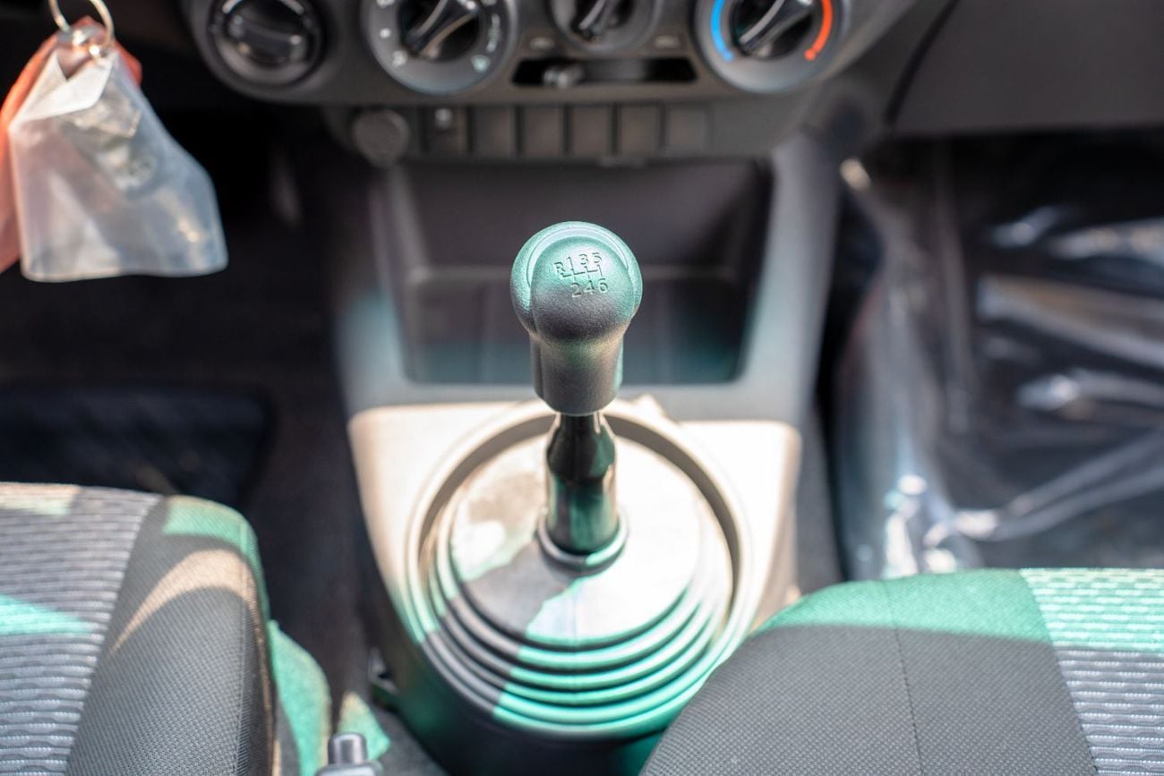 تويوتا هيلوكس Toyota Hilux 2025 2.4L Diesel 4WD Double Cab Manual