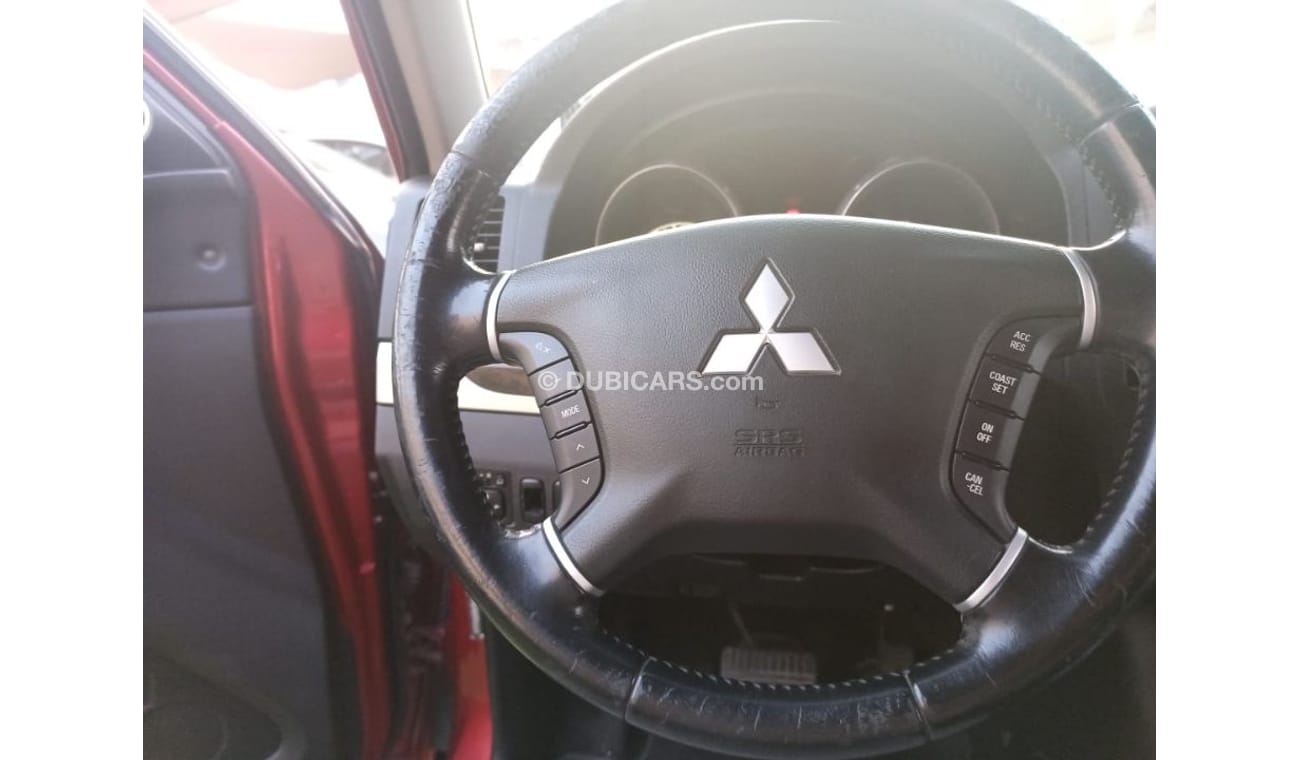 ميتسوبيشي باجيرو بينين متسوبيشي  باجيرو خليجي 2010صبغ وكاله  كاميرا مراقبة رنجات ومثبت سرعه لاتحتاج الي مصاريف