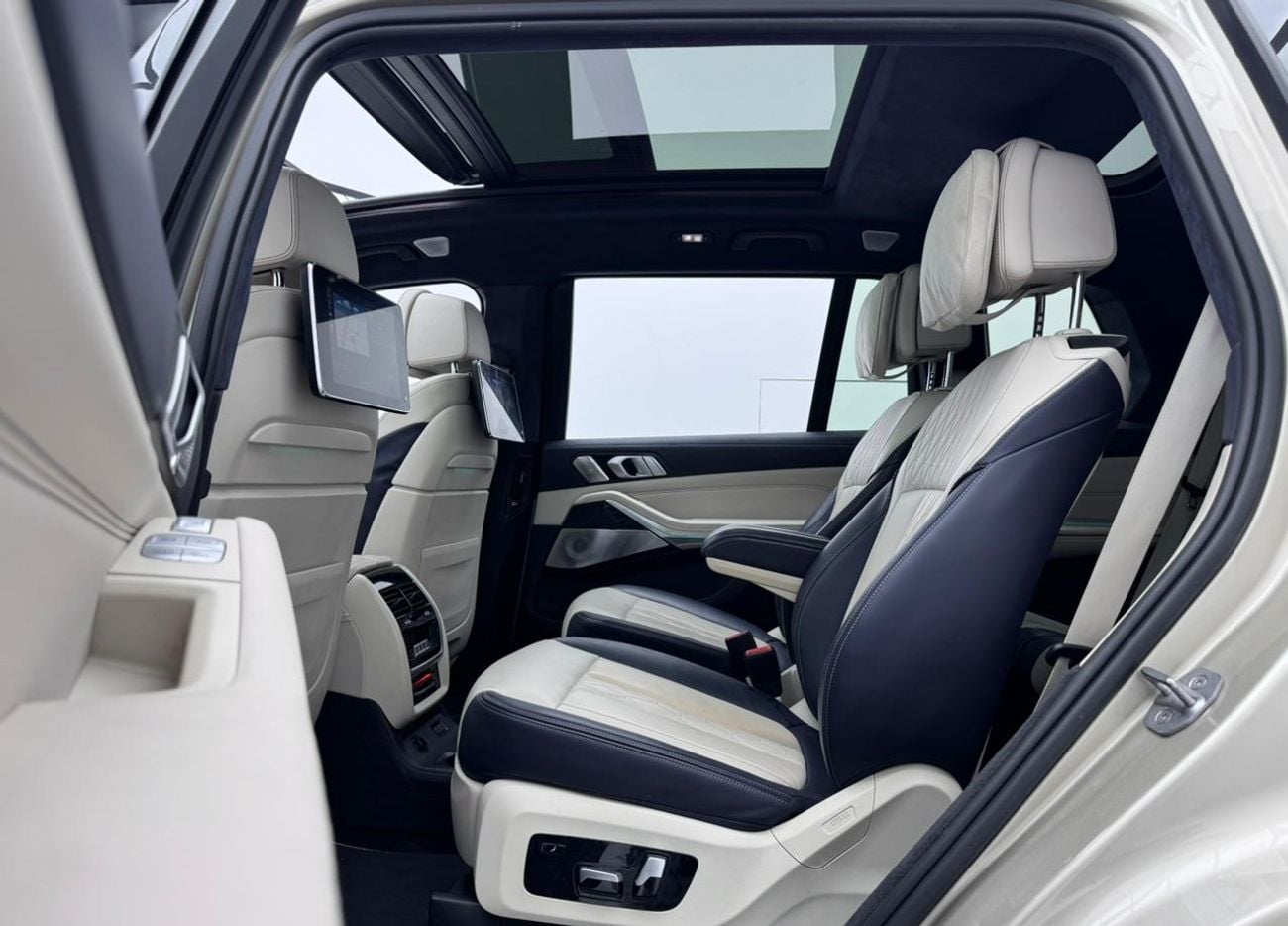 BMW X7 50i M SPORT 2019 BMW X7 xDrive50i M-Sport, BMW Service History, 1 Year Warranty, Excellent Condition