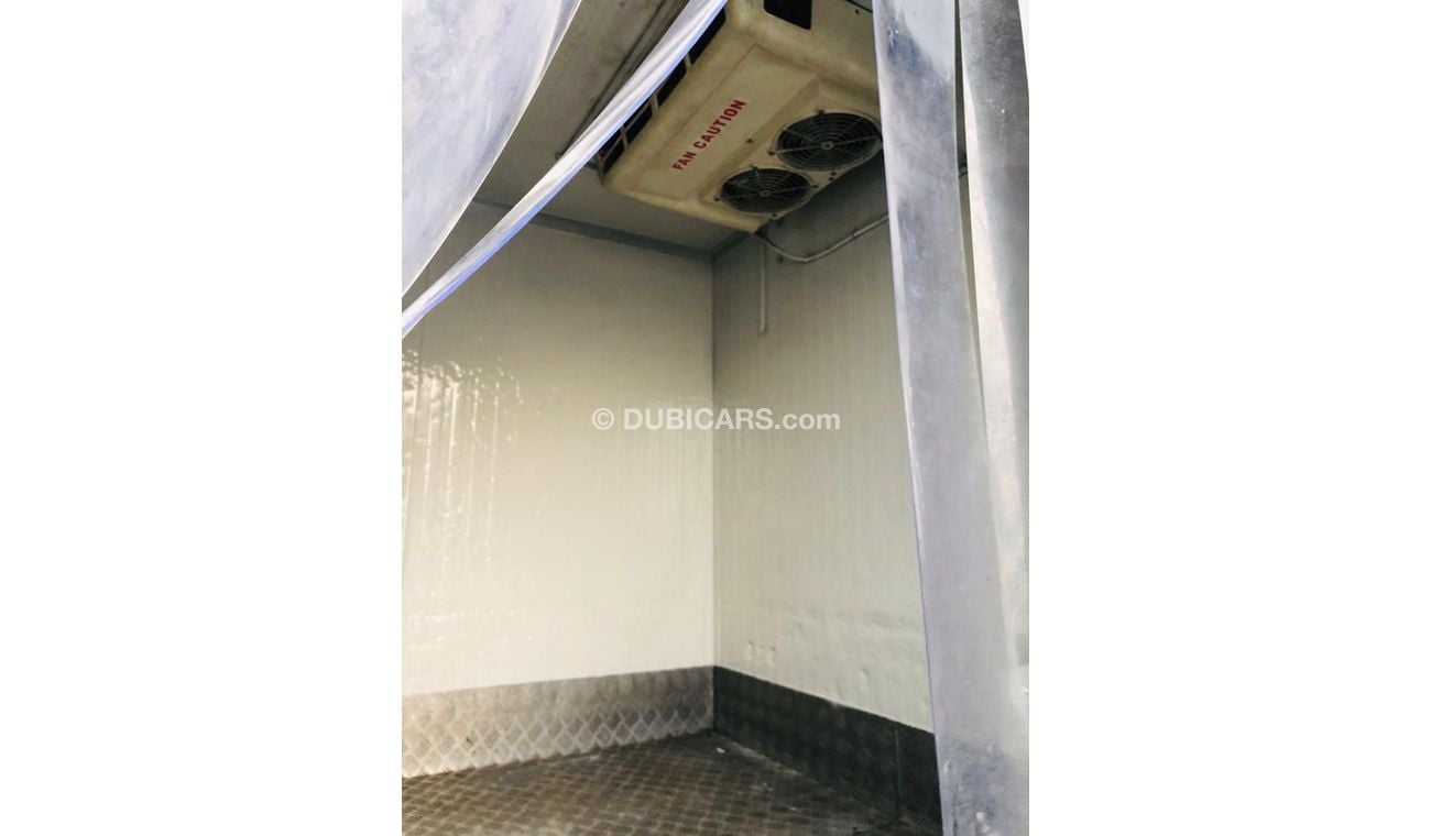 Mitsubishi Fuso Canter 4.2L DIESEL-FREEZER BOX-FOR LOCAL AND EXPORT