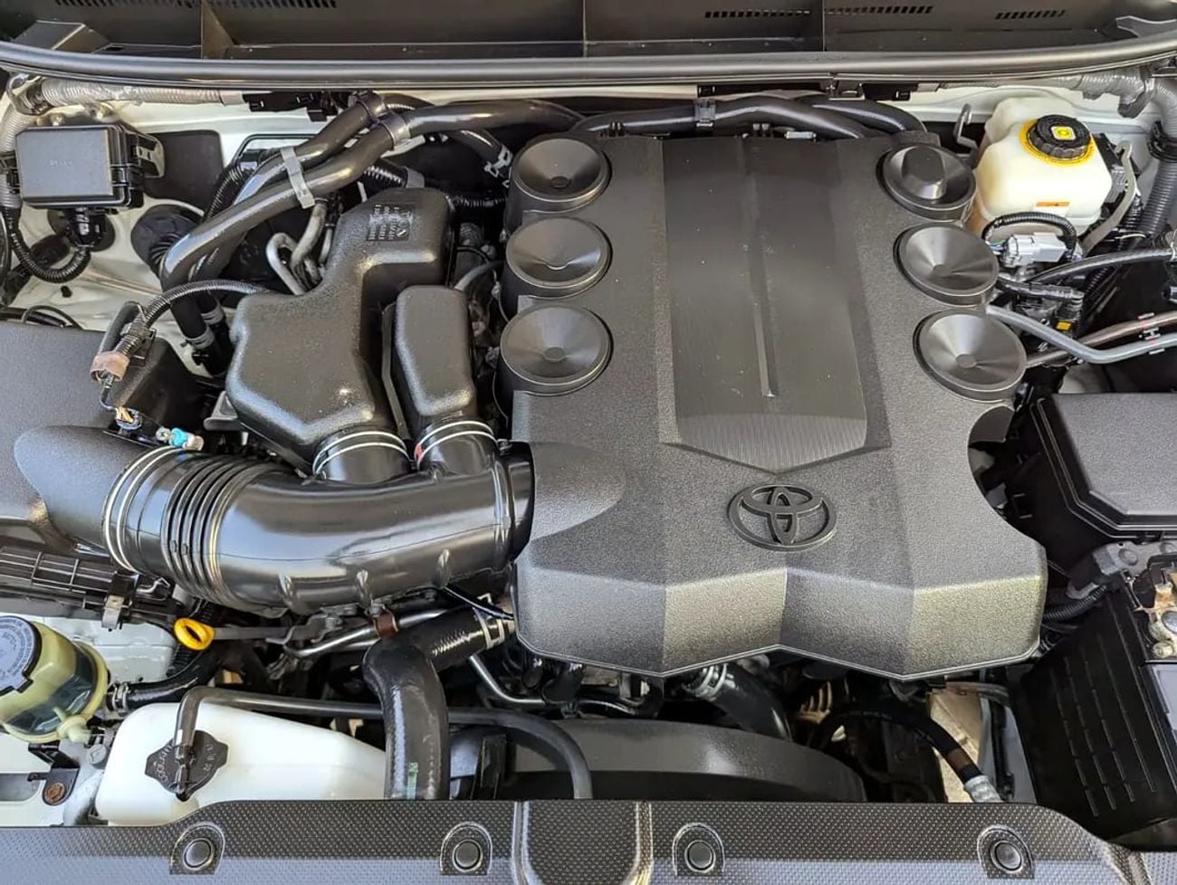 تويوتا برادو GXR TOP FULL OPTION V6 4.0L GCC IN EXCELLENT CONDITION