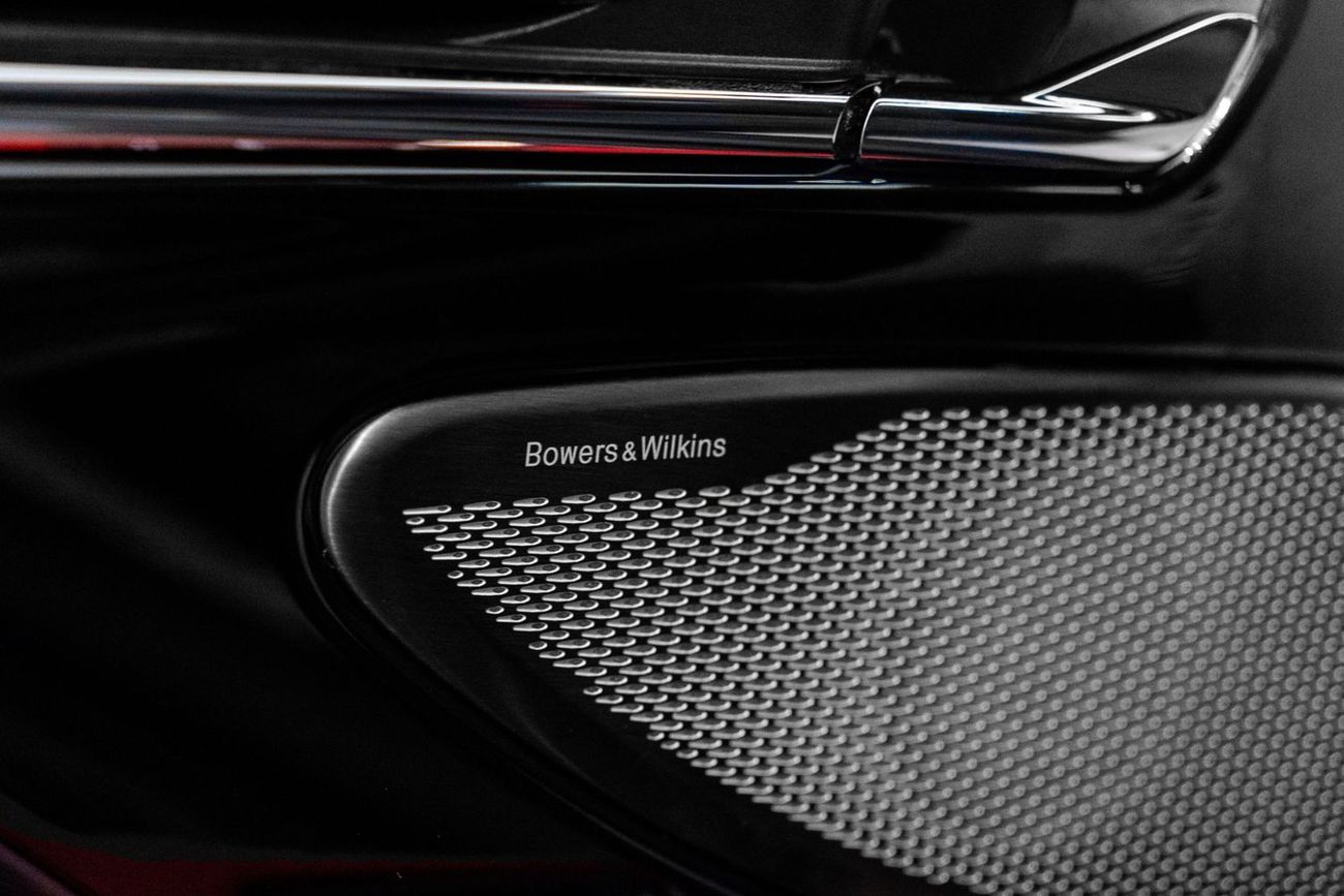 أستون مارتن DB DB12 / 4.0L Twin Turbo V8 / Japanese