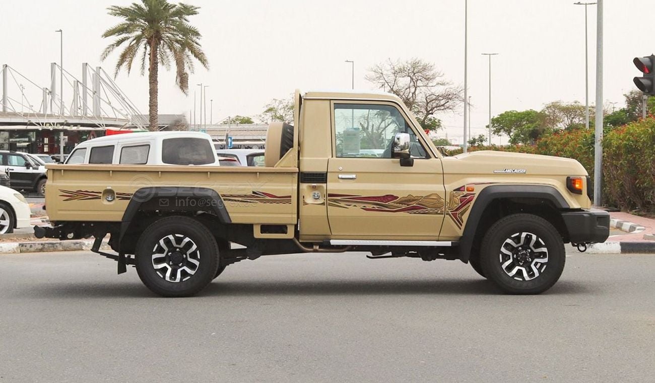 تويوتا لاند كروزر بيك آب LC79, Single Cabin, 4.0L Petrol 4WD 6-Speed Automatic | Brand New | 2025 Model | For Export